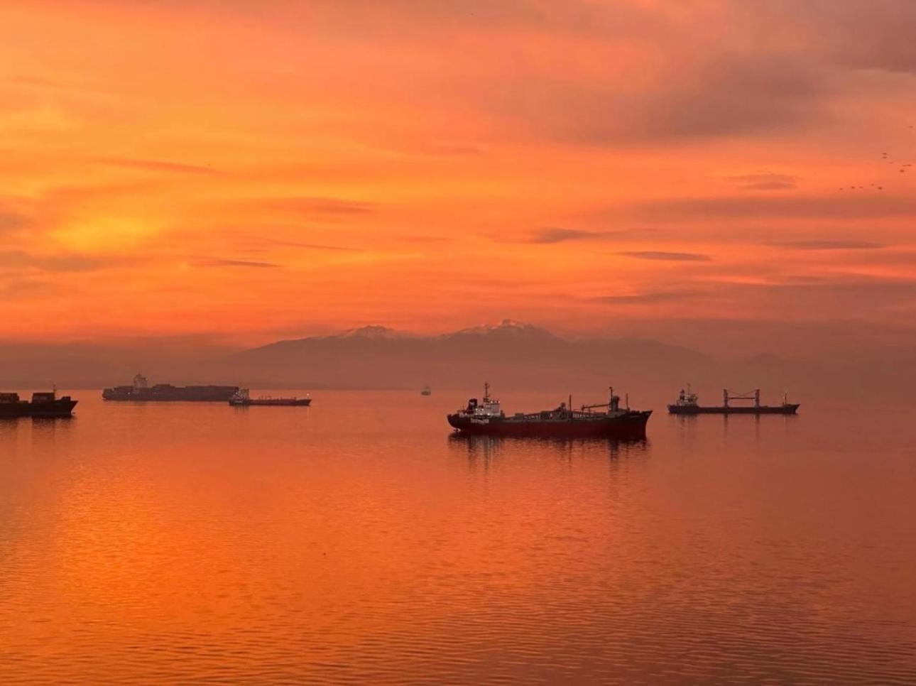 Iconic Salonica Suite Seafront Экстерьер фото