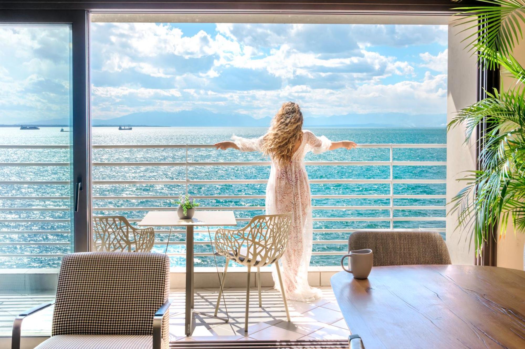 Iconic Salonica Suite Seafront Экстерьер фото